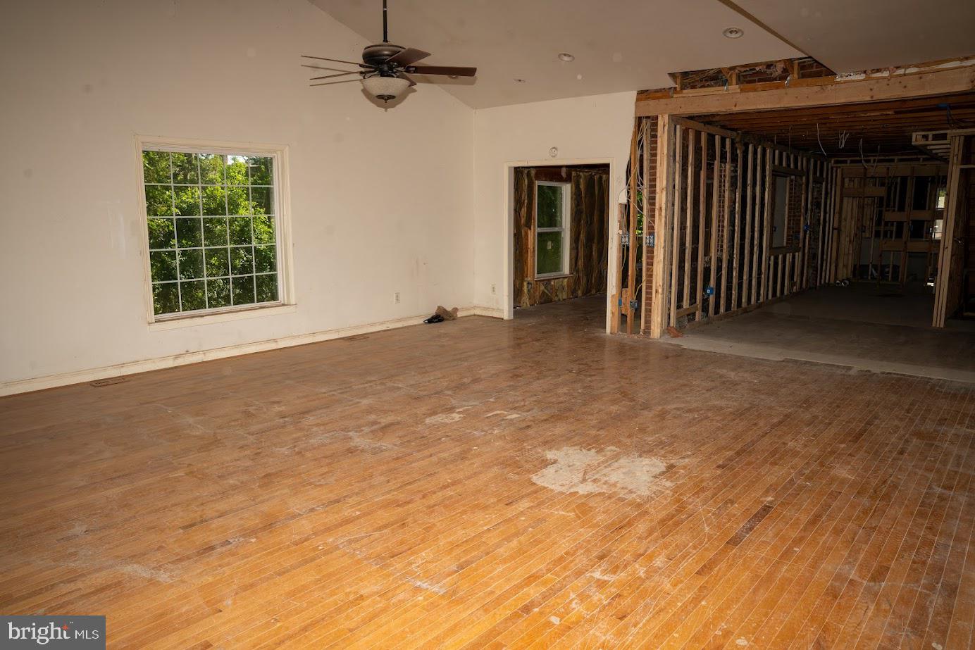 3704 SUITLAND RD SE, WASHINGTON, District Of Columbia 20020, 6 Bedrooms Bedrooms, ,6 BathroomsBathrooms,Residential,For sale,3704 SUITLAND RD SE,DCDC2200690 MLS # DCDC2200690