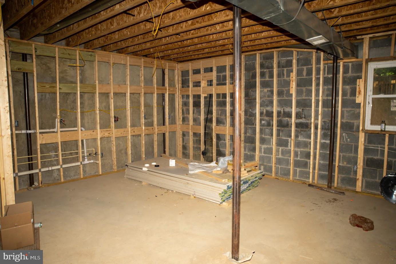 3704 SUITLAND RD SE, WASHINGTON, District Of Columbia 20020, 6 Bedrooms Bedrooms, ,6 BathroomsBathrooms,Residential,For sale,3704 SUITLAND RD SE,DCDC2200690 MLS # DCDC2200690