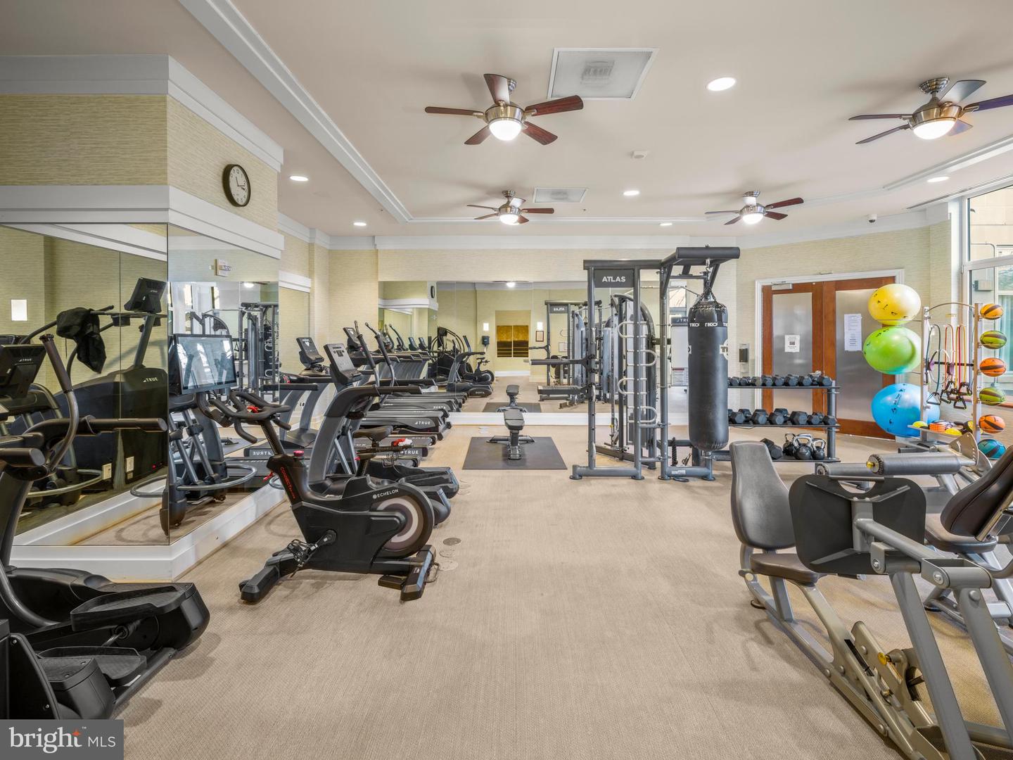8220 CRESTWOOD HEIGHTS DR #1406, MCLEAN, Virginia 22102, 1 Bedroom Bedrooms, ,1 BathroomBathrooms,Residential,For sale,8220 CRESTWOOD HEIGHTS DR #1406,VAFX2240968 MLS # VAFX2240968