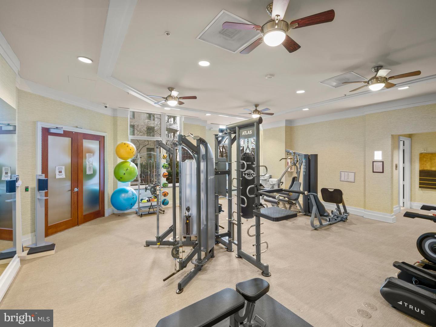 8220 CRESTWOOD HEIGHTS DR #1406, MCLEAN, Virginia 22102, 1 Bedroom Bedrooms, ,1 BathroomBathrooms,Residential,For sale,8220 CRESTWOOD HEIGHTS DR #1406,VAFX2240968 MLS # VAFX2240968