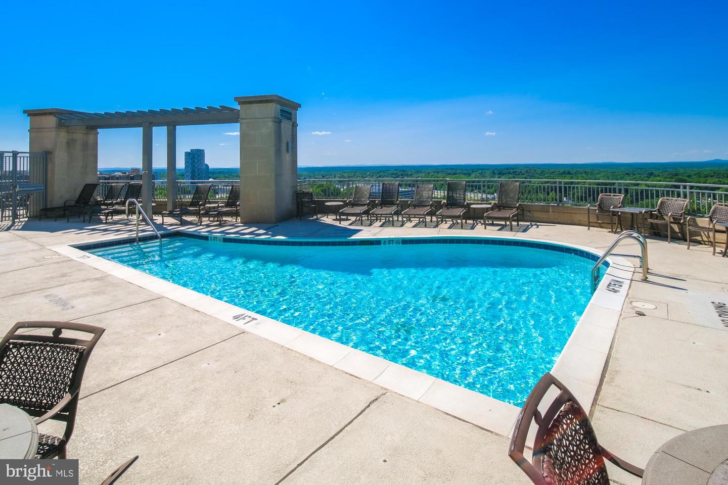 8220 CRESTWOOD HEIGHTS DR #1406, MCLEAN, Virginia 22102, 1 Bedroom Bedrooms, ,1 BathroomBathrooms,Residential,For sale,8220 CRESTWOOD HEIGHTS DR #1406,VAFX2240968 MLS # VAFX2240968