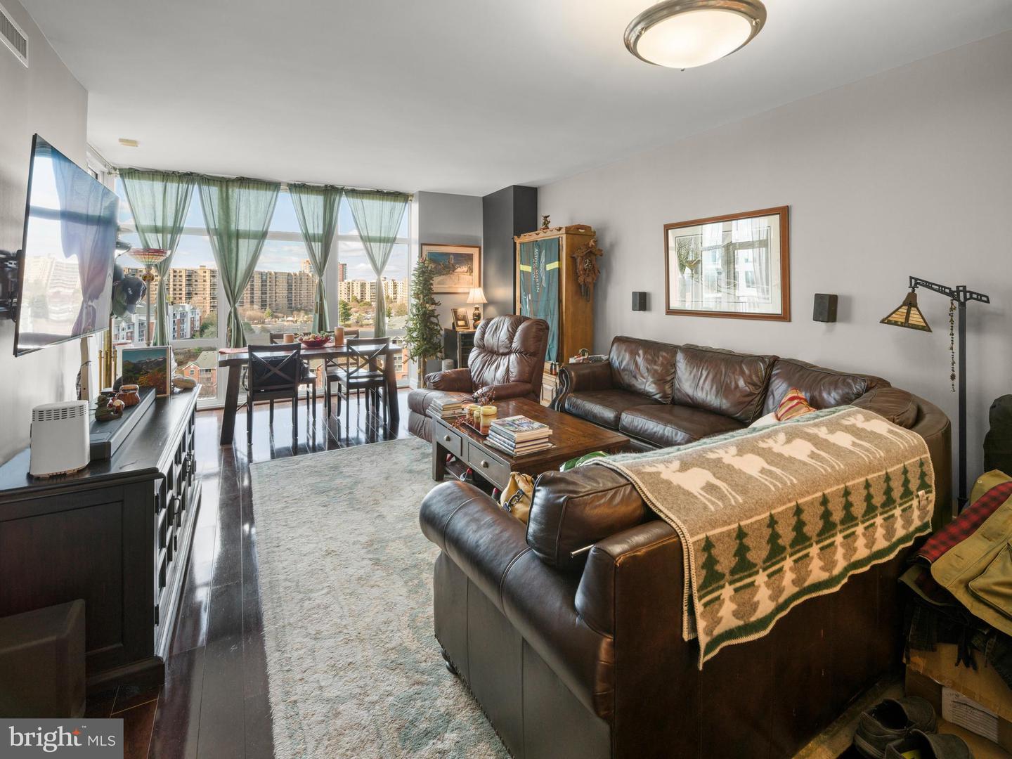 8220 CRESTWOOD HEIGHTS DR #1406, MCLEAN, Virginia 22102, 1 Bedroom Bedrooms, ,1 BathroomBathrooms,Residential,For sale,8220 CRESTWOOD HEIGHTS DR #1406,VAFX2240968 MLS # VAFX2240968