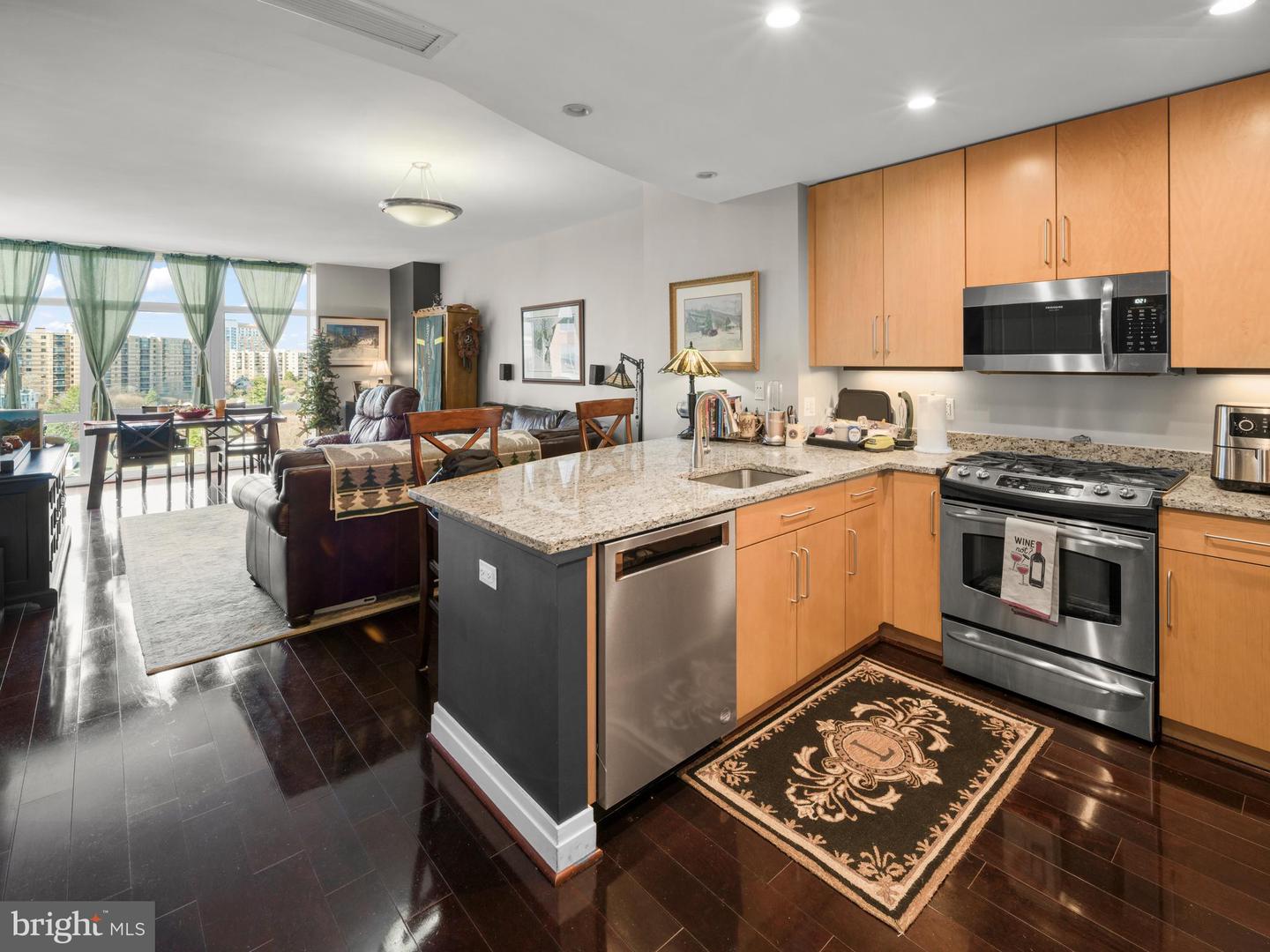 8220 CRESTWOOD HEIGHTS DR #1406, MCLEAN, Virginia 22102, 1 Bedroom Bedrooms, ,1 BathroomBathrooms,Residential,For sale,8220 CRESTWOOD HEIGHTS DR #1406,VAFX2240968 MLS # VAFX2240968
