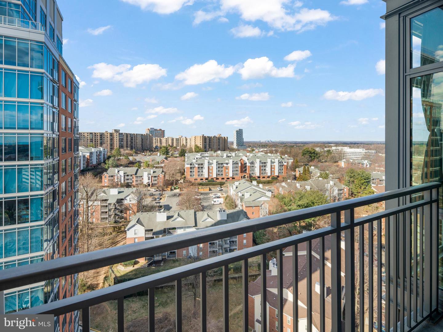 8220 CRESTWOOD HEIGHTS DR #1406, MCLEAN, Virginia 22102, 1 Bedroom Bedrooms, ,1 BathroomBathrooms,Residential,For sale,8220 CRESTWOOD HEIGHTS DR #1406,VAFX2240968 MLS # VAFX2240968