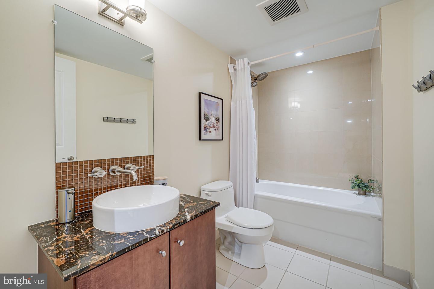 1025 1ST ST SE #1212, WASHINGTON, District Of Columbia 20003, 2 Bedrooms Bedrooms, ,2 BathroomsBathrooms,Residential,For sale,1025 1ST ST SE #1212,DCDC2200752 MLS # DCDC2200752