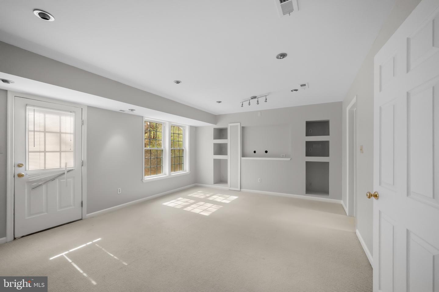 2320 TOWER AVE, WINCHESTER, Virginia 22601, 4 Bedrooms Bedrooms, ,2 BathroomsBathrooms,Residential,For sale,2320 TOWER AVE,VAWI2007072 MLS # VAWI2007072