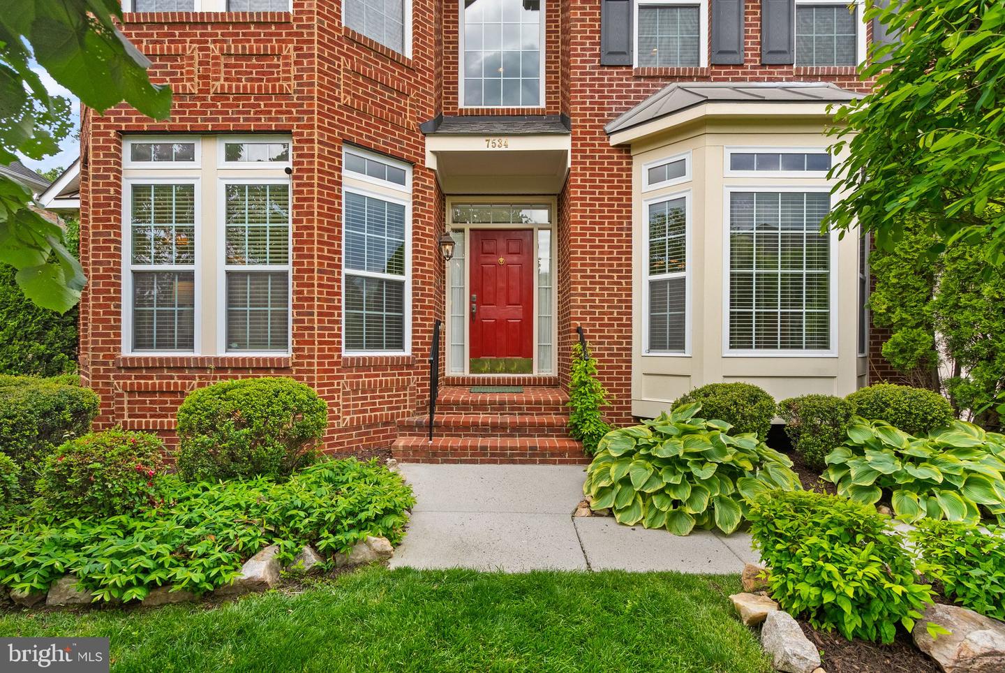 7534 RED HILL DR, SPRINGFIELD, Virginia 22153, 6 Bedrooms Bedrooms, ,5 BathroomsBathrooms,Residential,For sale,7534 RED HILL DR,VAFX2219730 MLS # VAFX2219730