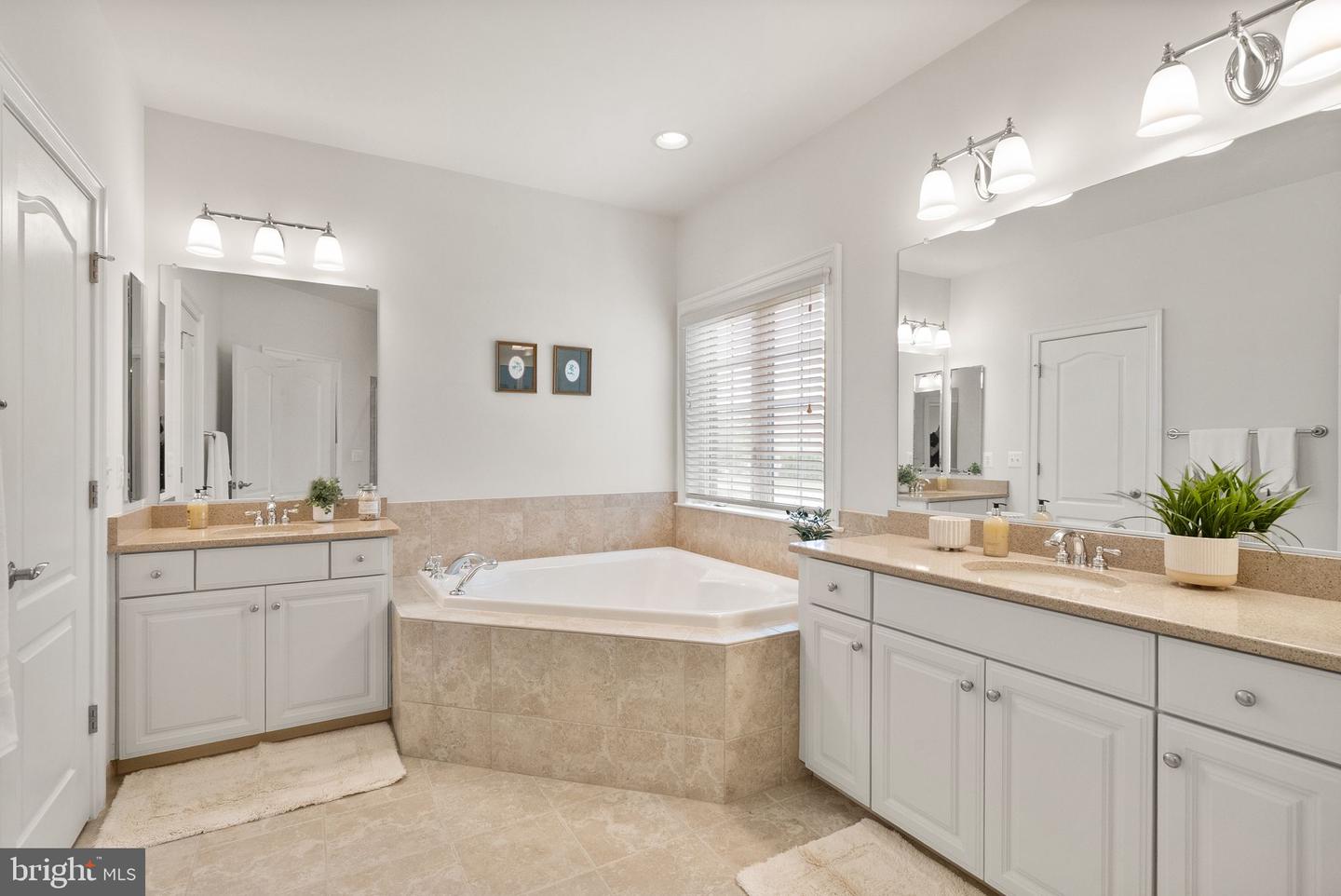 7534 RED HILL DR, SPRINGFIELD, Virginia 22153, 6 Bedrooms Bedrooms, ,5 BathroomsBathrooms,Residential,For sale,7534 RED HILL DR,VAFX2219730 MLS # VAFX2219730