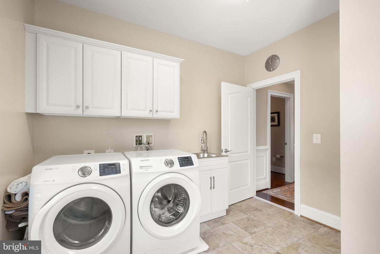 7534 RED HILL DR, SPRINGFIELD, Virginia 22153, 6 Bedrooms Bedrooms, ,5 BathroomsBathrooms,Residential,For sale,7534 RED HILL DR,VAFX2219730 MLS # VAFX2219730
