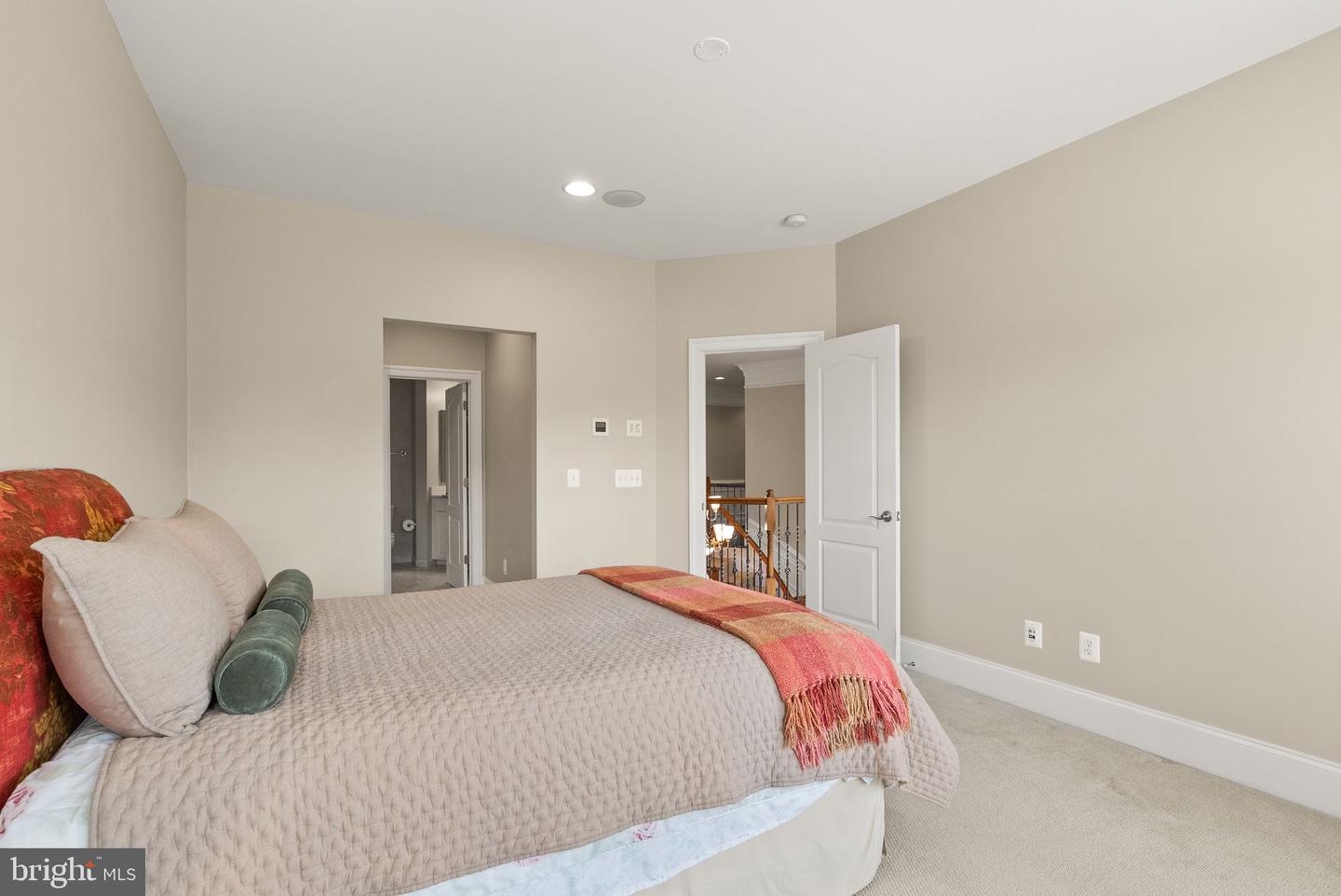 7534 RED HILL DR, SPRINGFIELD, Virginia 22153, 6 Bedrooms Bedrooms, ,5 BathroomsBathrooms,Residential,For sale,7534 RED HILL DR,VAFX2219730 MLS # VAFX2219730