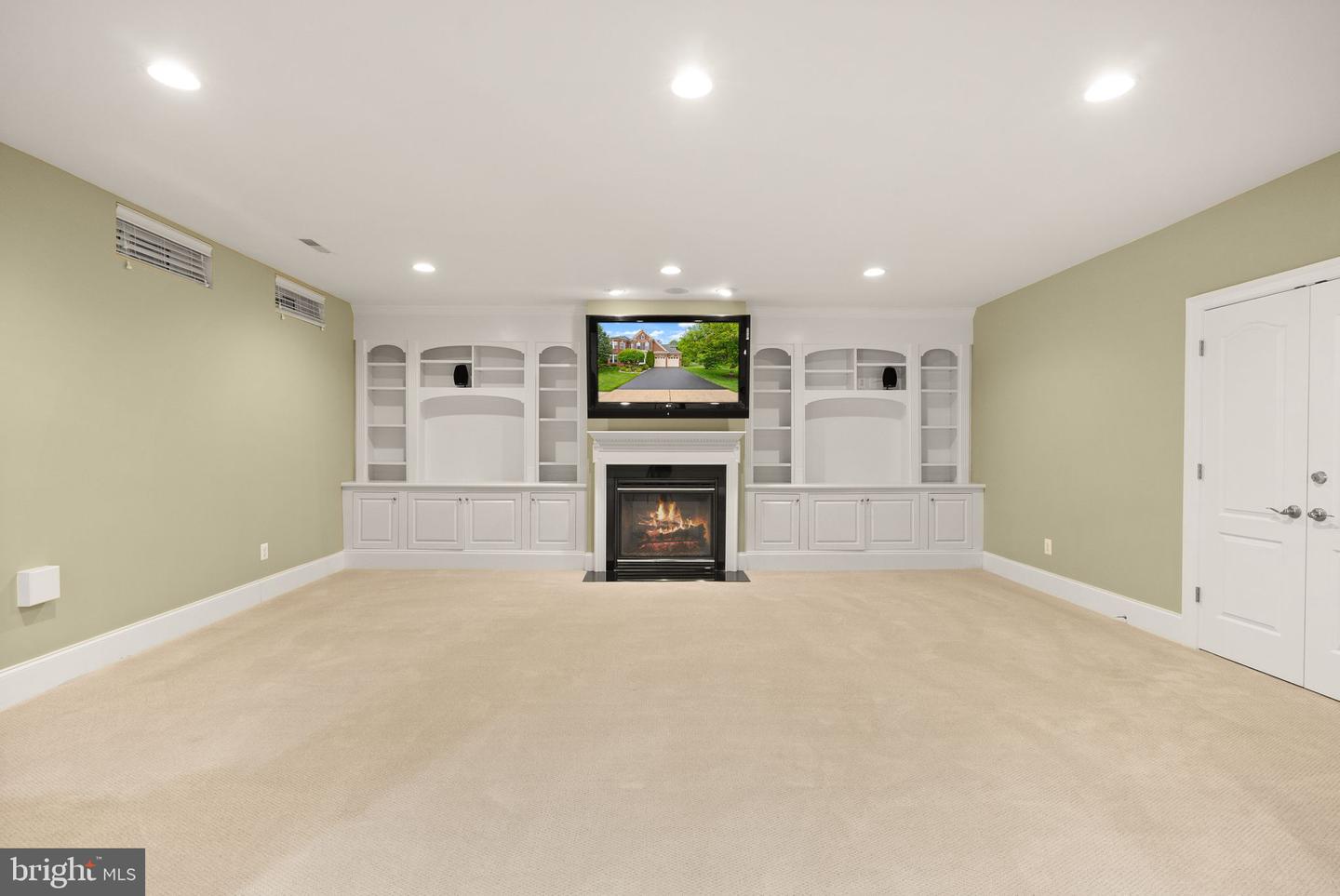 7534 RED HILL DR, SPRINGFIELD, Virginia 22153, 6 Bedrooms Bedrooms, ,5 BathroomsBathrooms,Residential,For sale,7534 RED HILL DR,VAFX2219730 MLS # VAFX2219730