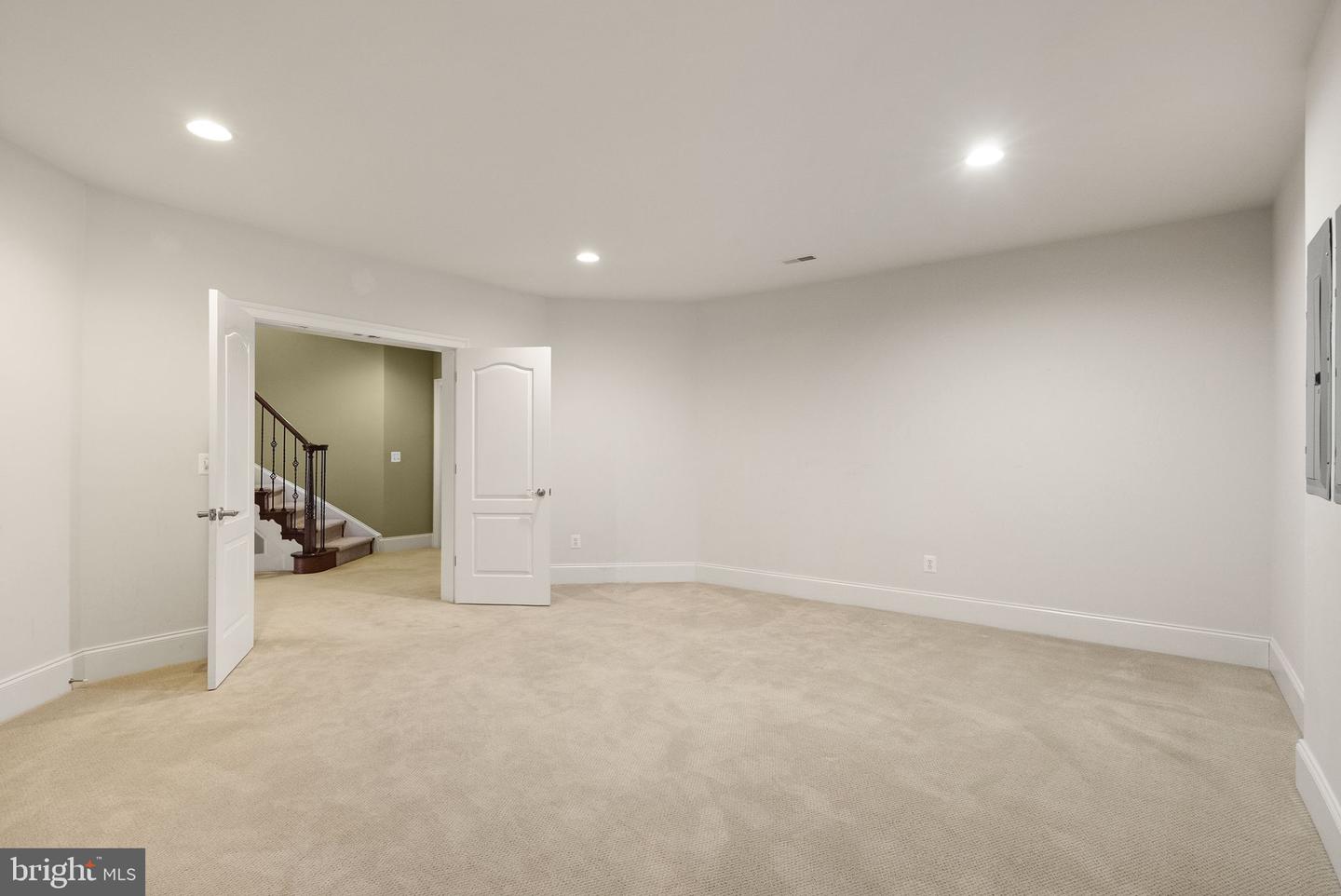 7534 RED HILL DR, SPRINGFIELD, Virginia 22153, 6 Bedrooms Bedrooms, ,5 BathroomsBathrooms,Residential,For sale,7534 RED HILL DR,VAFX2219730 MLS # VAFX2219730