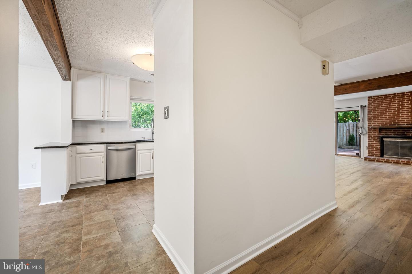 2320 GLADE BANK WAY, RESTON, Virginia 20191, 3 Bedrooms Bedrooms, ,2 BathroomsBathrooms,Residential,For sale,2320 GLADE BANK WAY,VAFX2221184 MLS # VAFX2221184