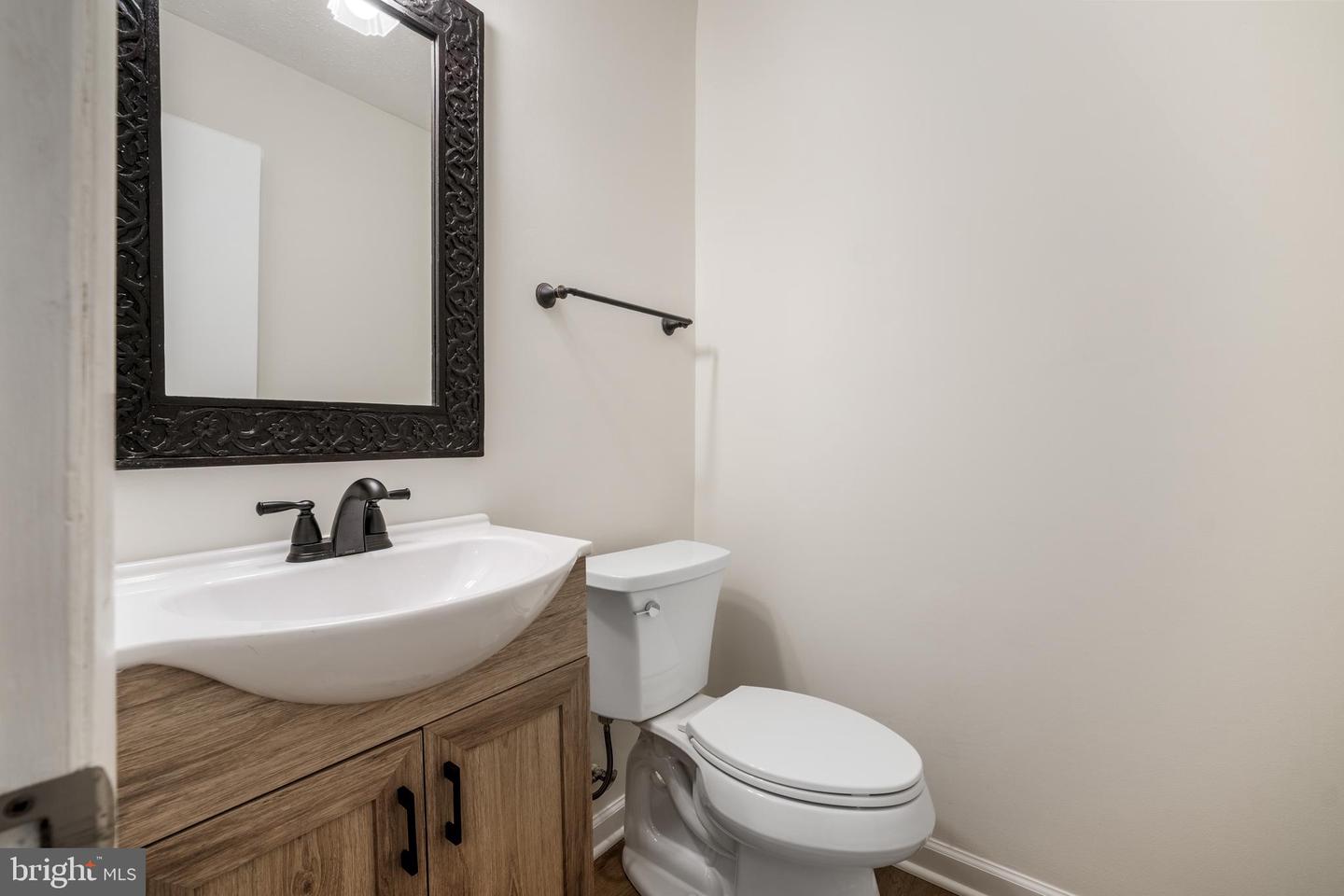 2320 GLADE BANK WAY, RESTON, Virginia 20191, 3 Bedrooms Bedrooms, ,2 BathroomsBathrooms,Residential,For sale,2320 GLADE BANK WAY,VAFX2221184 MLS # VAFX2221184