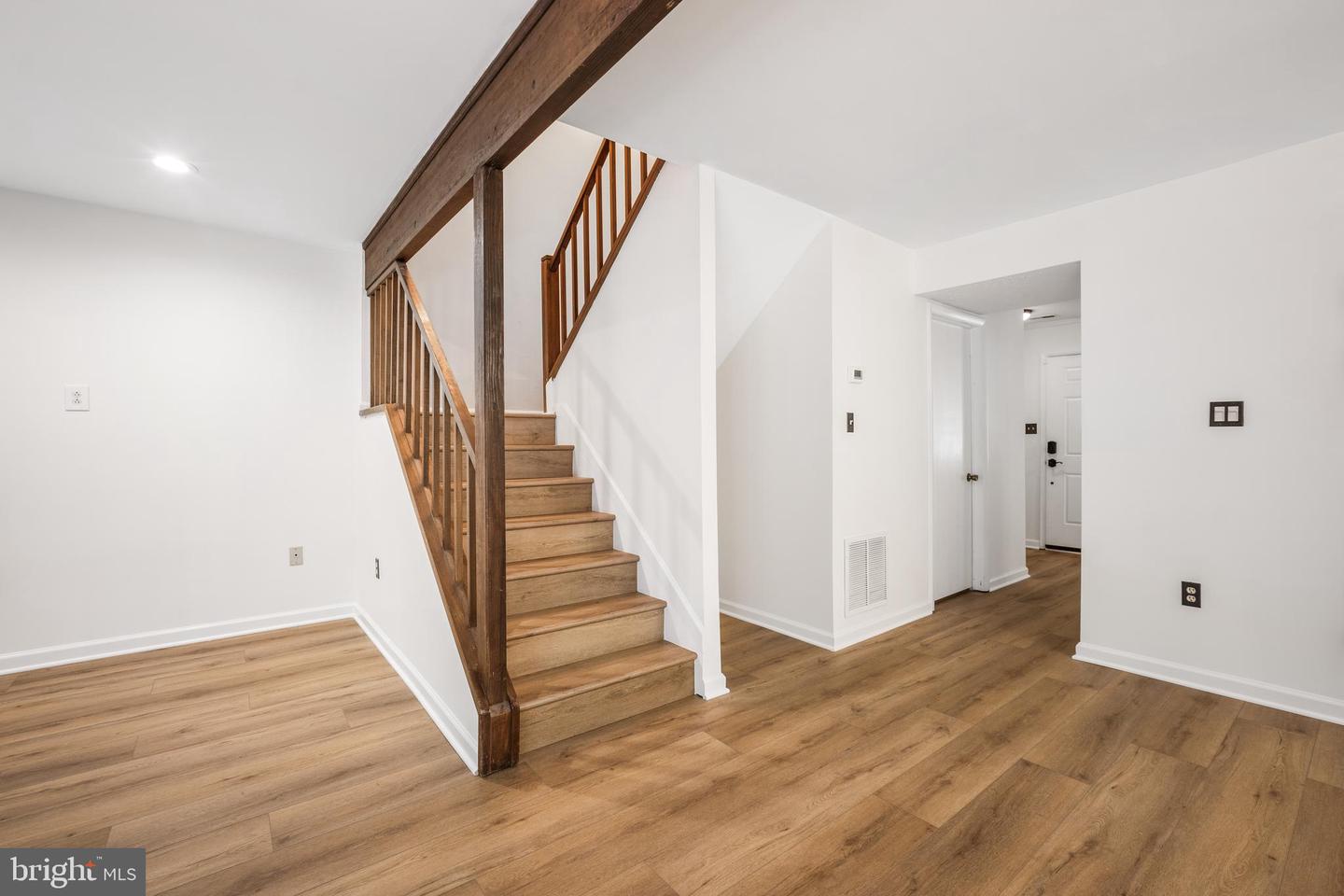 2320 GLADE BANK WAY, RESTON, Virginia 20191, 3 Bedrooms Bedrooms, ,2 BathroomsBathrooms,Residential,For sale,2320 GLADE BANK WAY,VAFX2221184 MLS # VAFX2221184