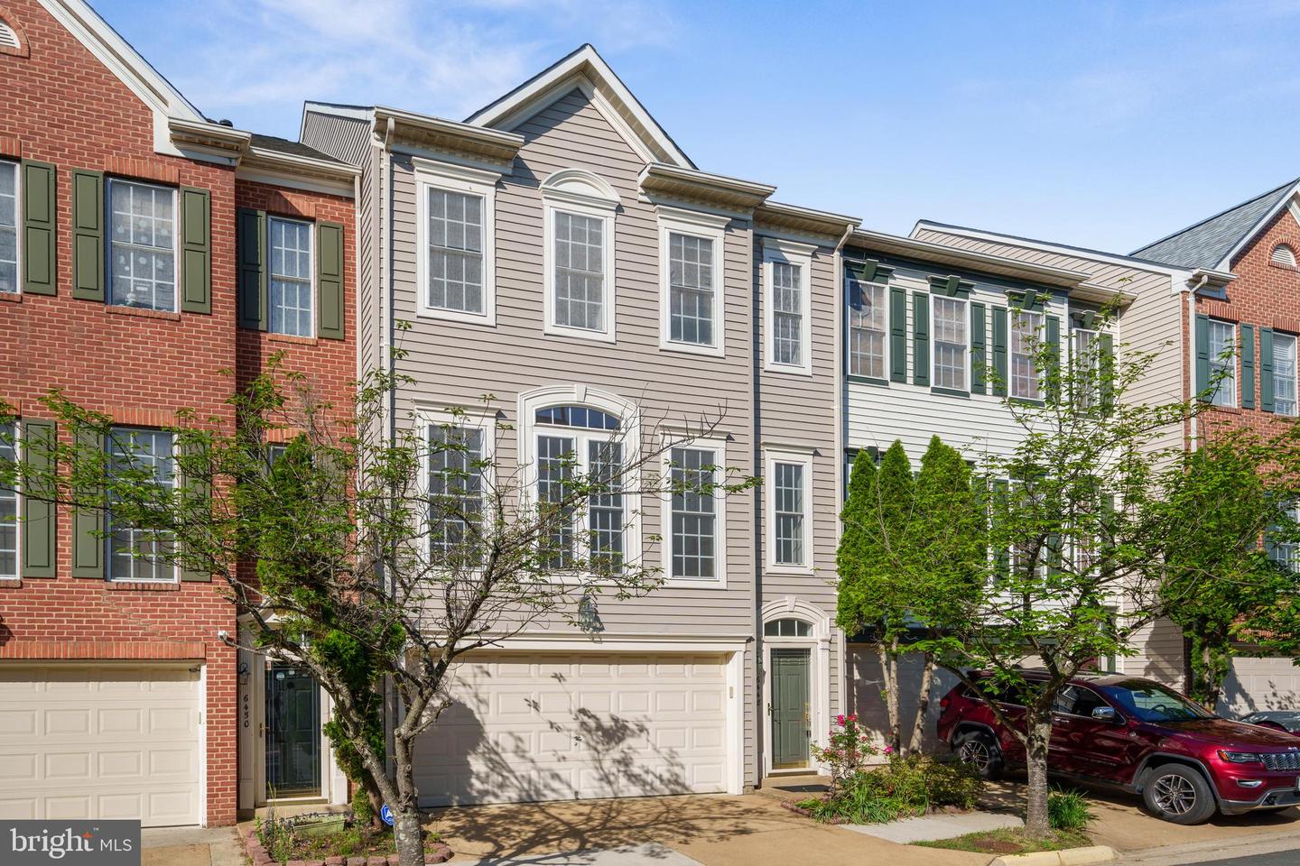 6448 KATHERINE ANN LN, SPRINGFIELD, Virginia 22150, 3 Bedrooms Bedrooms, 7 Rooms Rooms,3 BathroomsBathrooms,Residential,For sale,6448 KATHERINE ANN LN,VAFX2221408 MLS # VAFX2221408