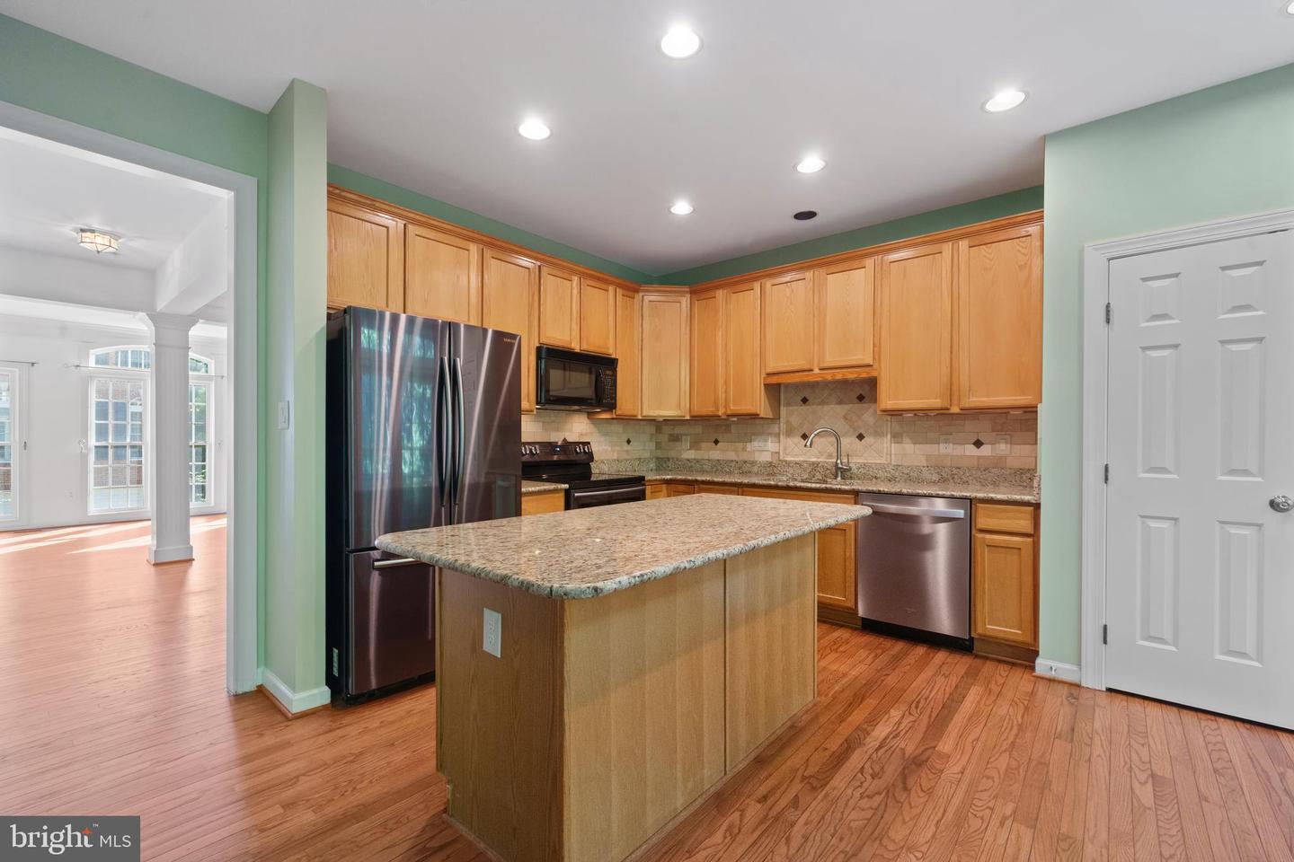6448 KATHERINE ANN LN, SPRINGFIELD, Virginia 22150, 3 Bedrooms Bedrooms, 7 Rooms Rooms,3 BathroomsBathrooms,Residential,For sale,6448 KATHERINE ANN LN,VAFX2221408 MLS # VAFX2221408
