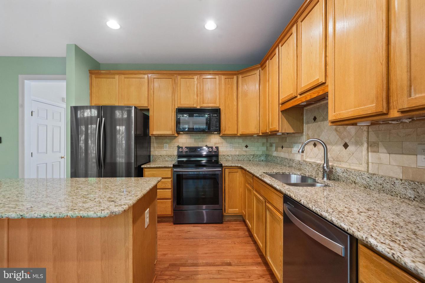 6448 KATHERINE ANN LN, SPRINGFIELD, Virginia 22150, 3 Bedrooms Bedrooms, 7 Rooms Rooms,3 BathroomsBathrooms,Residential,For sale,6448 KATHERINE ANN LN,VAFX2221408 MLS # VAFX2221408