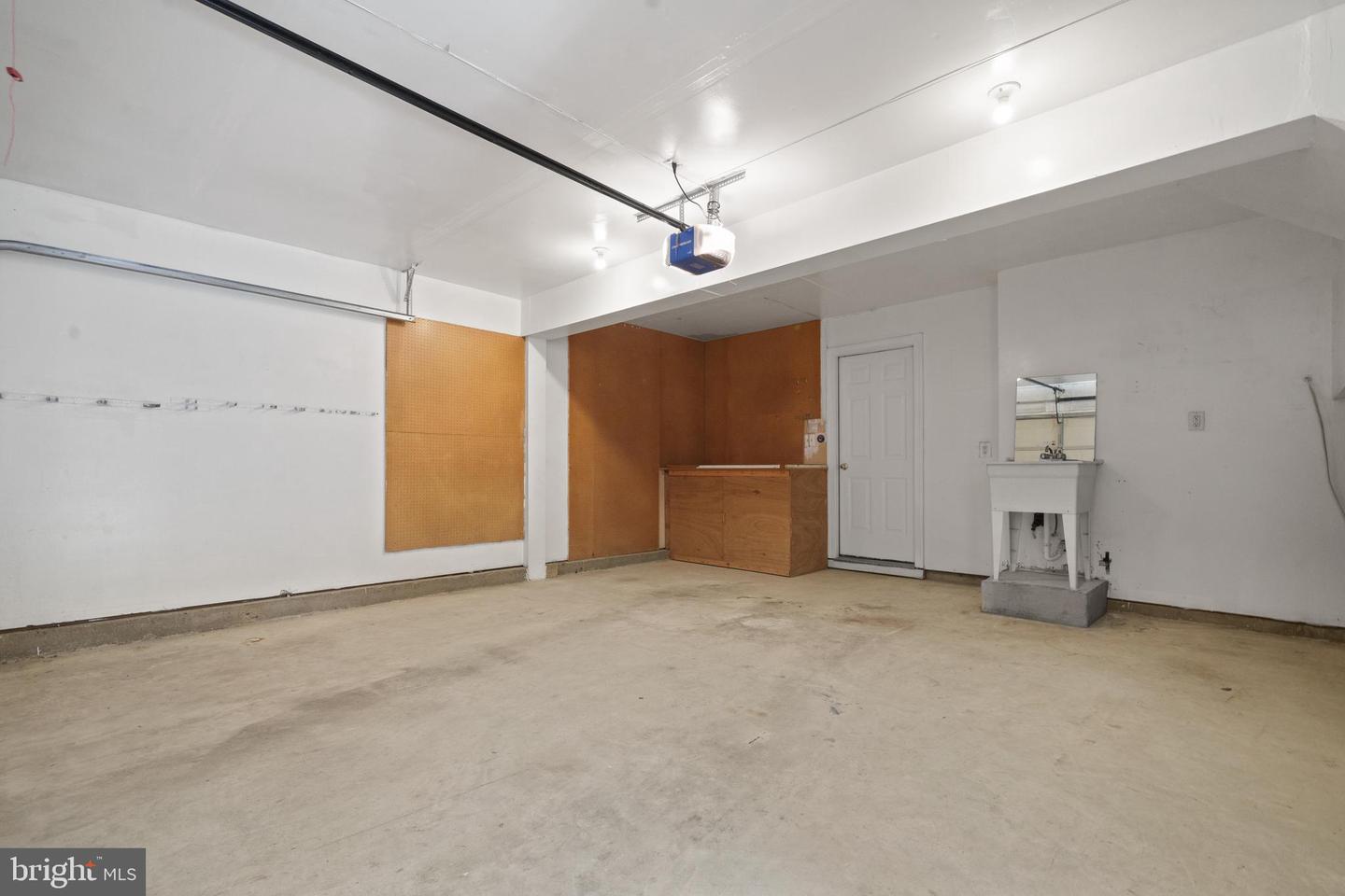 6448 KATHERINE ANN LN, SPRINGFIELD, Virginia 22150, 3 Bedrooms Bedrooms, 7 Rooms Rooms,3 BathroomsBathrooms,Residential,For sale,6448 KATHERINE ANN LN,VAFX2221408 MLS # VAFX2221408