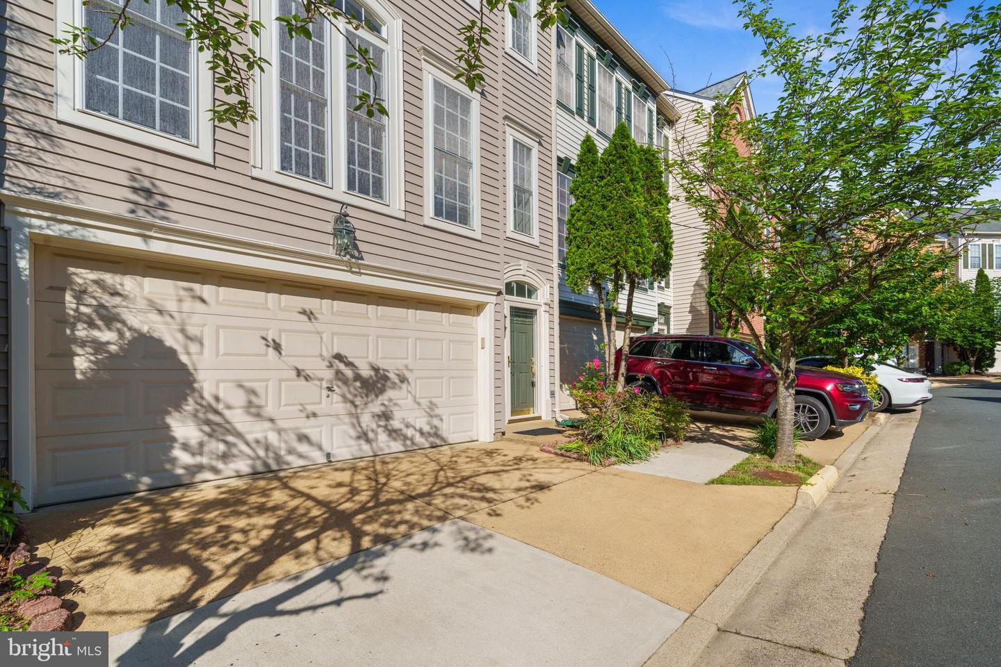 6448 KATHERINE ANN LN, SPRINGFIELD, Virginia 22150, 3 Bedrooms Bedrooms, 7 Rooms Rooms,3 BathroomsBathrooms,Residential,For sale,6448 KATHERINE ANN LN,VAFX2221408 MLS # VAFX2221408