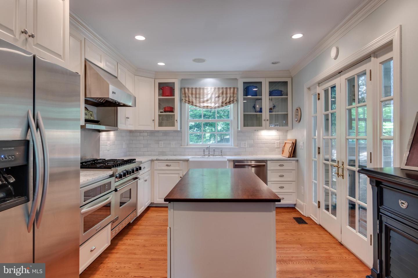1911 BELLE HAVEN RD, ALEXANDRIA, Virginia 22307, 4 Bedrooms Bedrooms, ,3 BathroomsBathrooms,Residential,For sale,1911 BELLE HAVEN RD,VAFX2224364 MLS # VAFX2224364