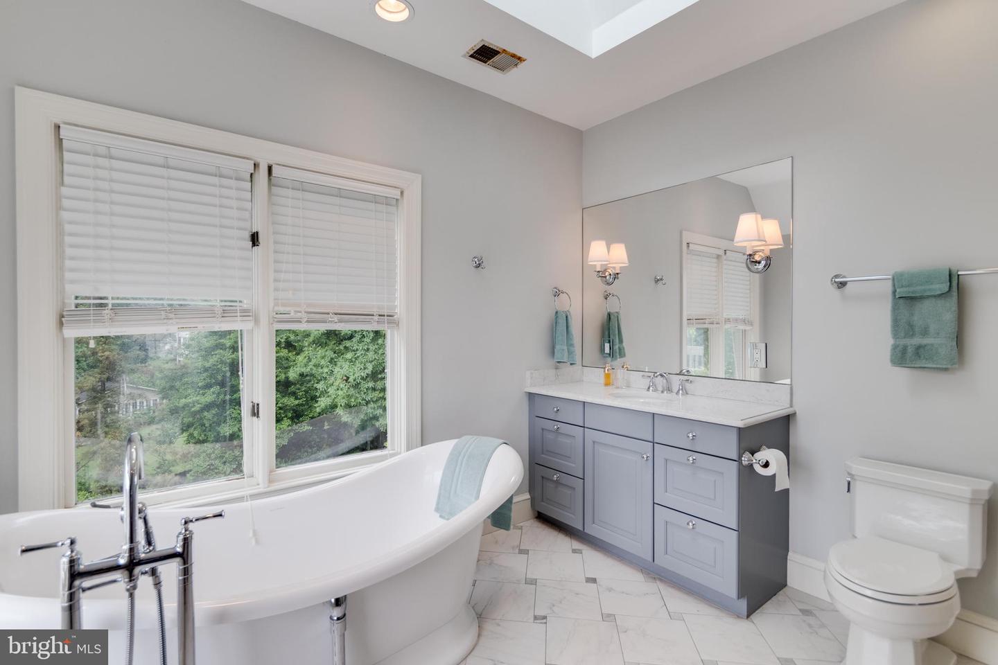 1911 BELLE HAVEN RD, ALEXANDRIA, Virginia 22307, 4 Bedrooms Bedrooms, ,3 BathroomsBathrooms,Residential,For sale,1911 BELLE HAVEN RD,VAFX2224364 MLS # VAFX2224364