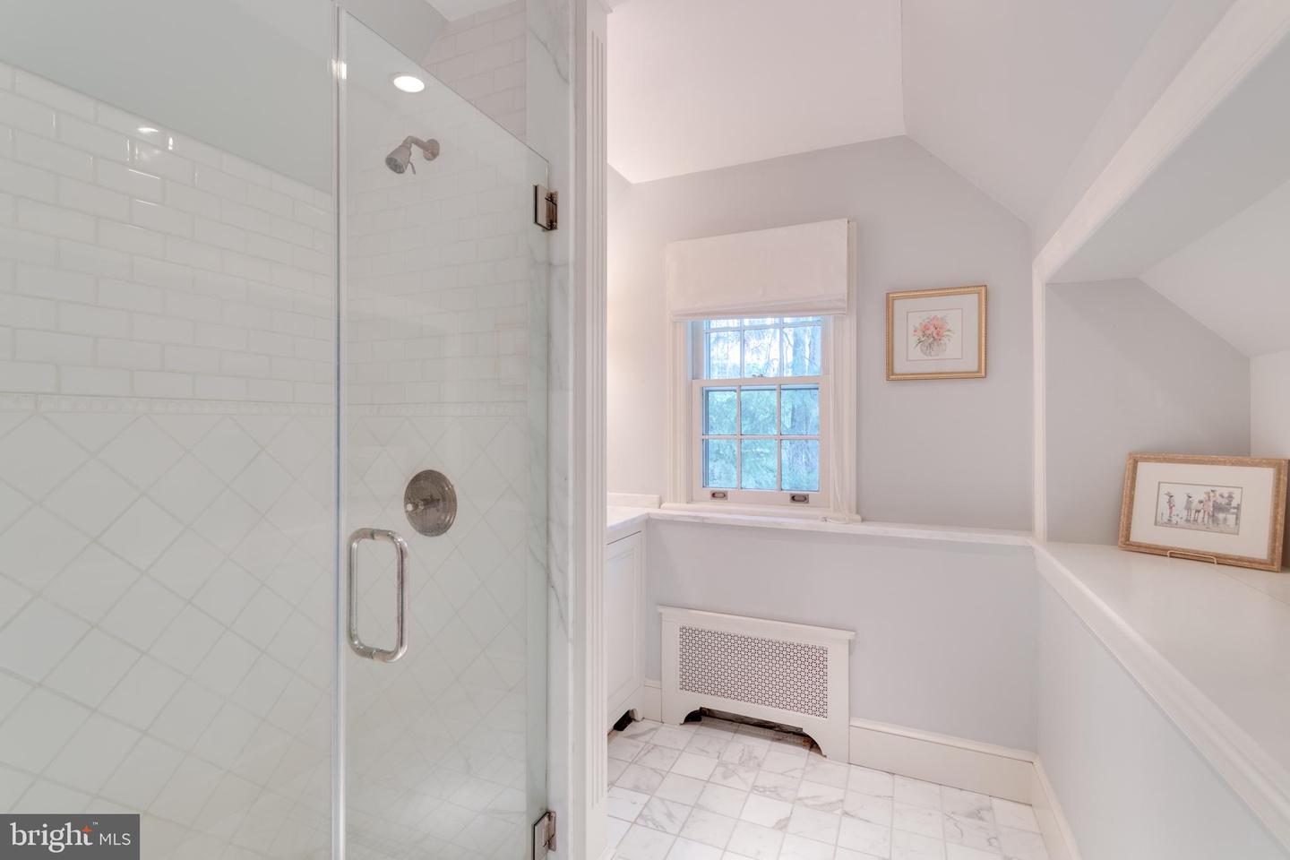 1911 BELLE HAVEN RD, ALEXANDRIA, Virginia 22307, 4 Bedrooms Bedrooms, ,3 BathroomsBathrooms,Residential,For sale,1911 BELLE HAVEN RD,VAFX2224364 MLS # VAFX2224364