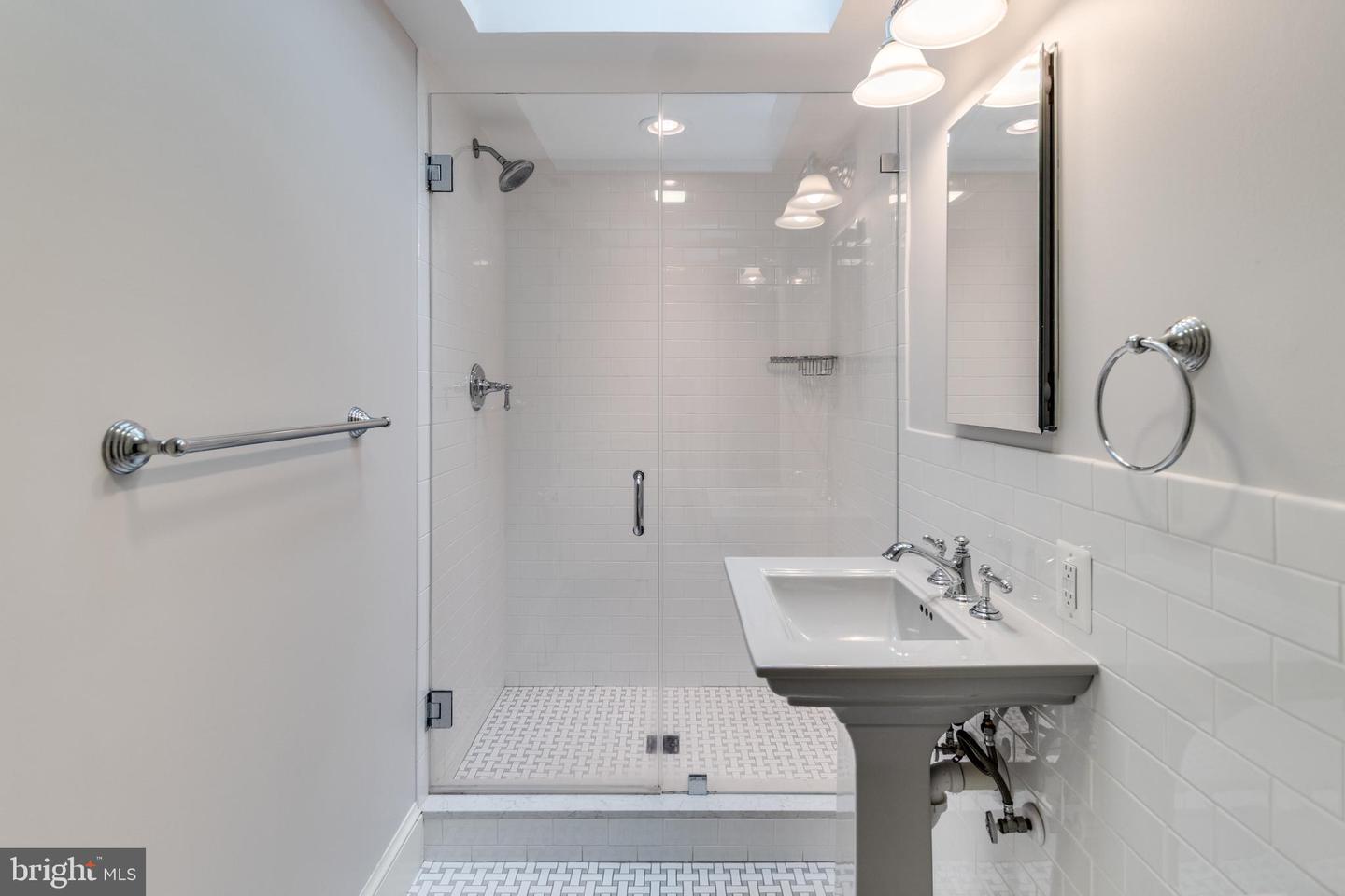 1911 BELLE HAVEN RD, ALEXANDRIA, Virginia 22307, 4 Bedrooms Bedrooms, ,3 BathroomsBathrooms,Residential,For sale,1911 BELLE HAVEN RD,VAFX2224364 MLS # VAFX2224364