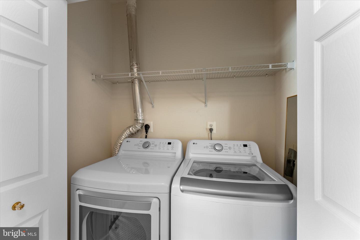 43840 HICKORY CORNER TER #112, ASHBURN, Virginia 20147, 2 Bedrooms Bedrooms, ,2 BathroomsBathrooms,Residential,For sale,43840 HICKORY CORNER TER #112,VALO2090122 MLS # VALO2090122