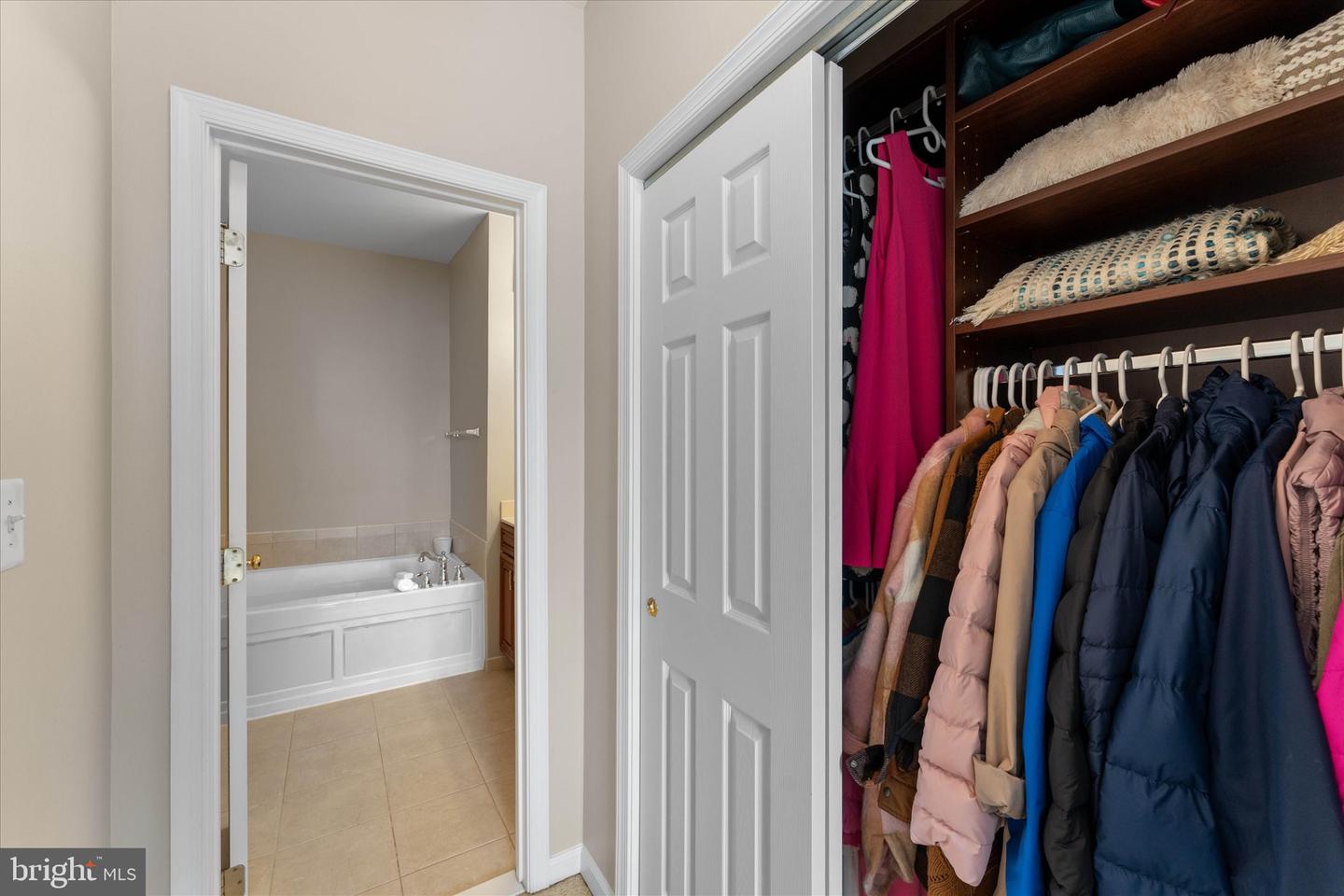 43840 HICKORY CORNER TER #112, ASHBURN, Virginia 20147, 2 Bedrooms Bedrooms, ,2 BathroomsBathrooms,Residential,For sale,43840 HICKORY CORNER TER #112,VALO2090122 MLS # VALO2090122