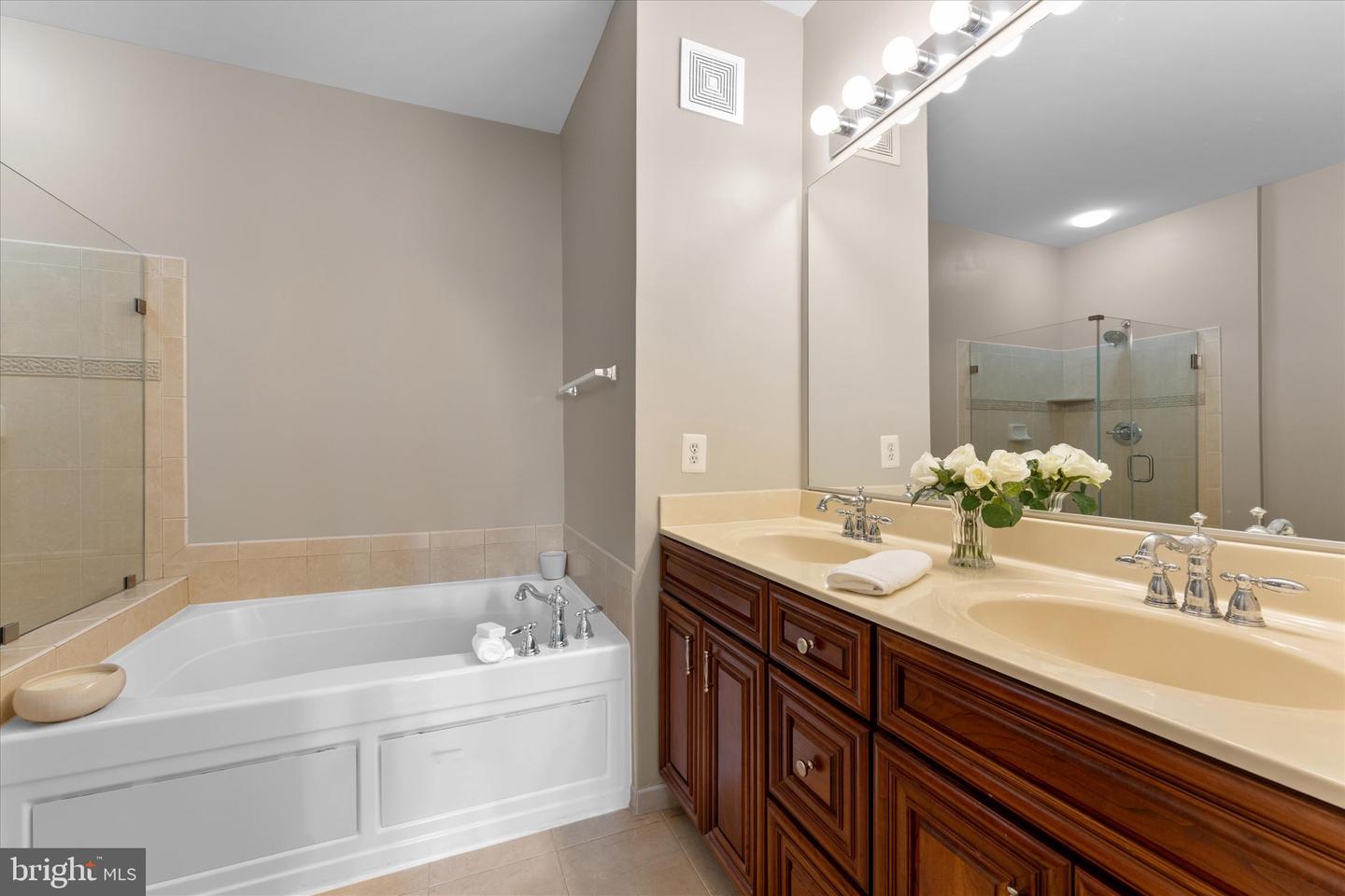43840 HICKORY CORNER TER #112, ASHBURN, Virginia 20147, 2 Bedrooms Bedrooms, ,2 BathroomsBathrooms,Residential,For sale,43840 HICKORY CORNER TER #112,VALO2090122 MLS # VALO2090122