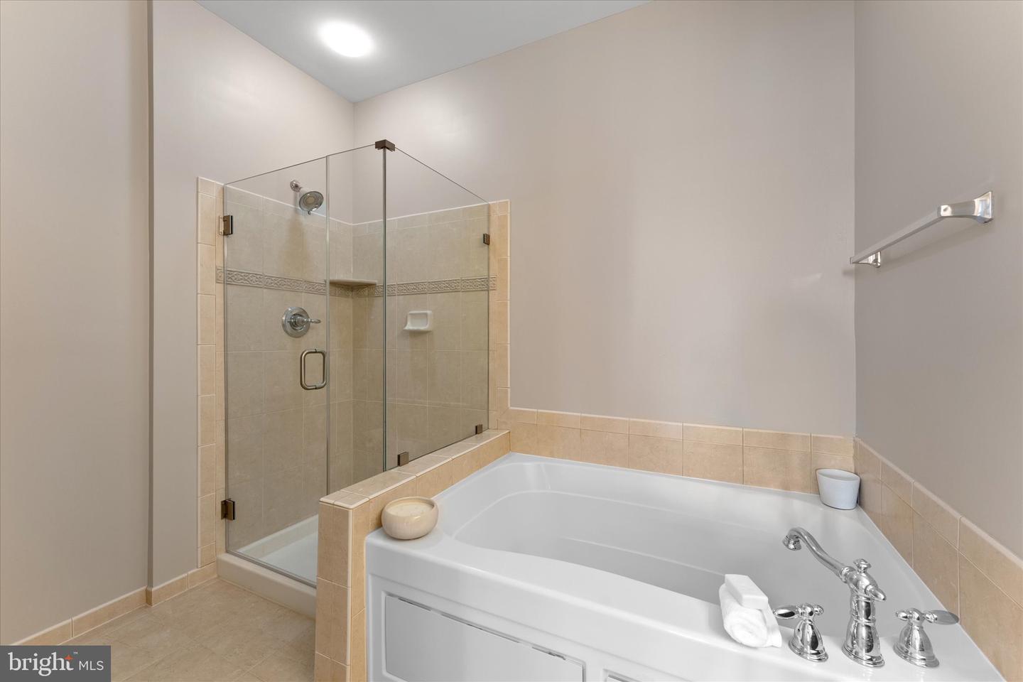 43840 HICKORY CORNER TER #112, ASHBURN, Virginia 20147, 2 Bedrooms Bedrooms, ,2 BathroomsBathrooms,Residential,For sale,43840 HICKORY CORNER TER #112,VALO2090122 MLS # VALO2090122