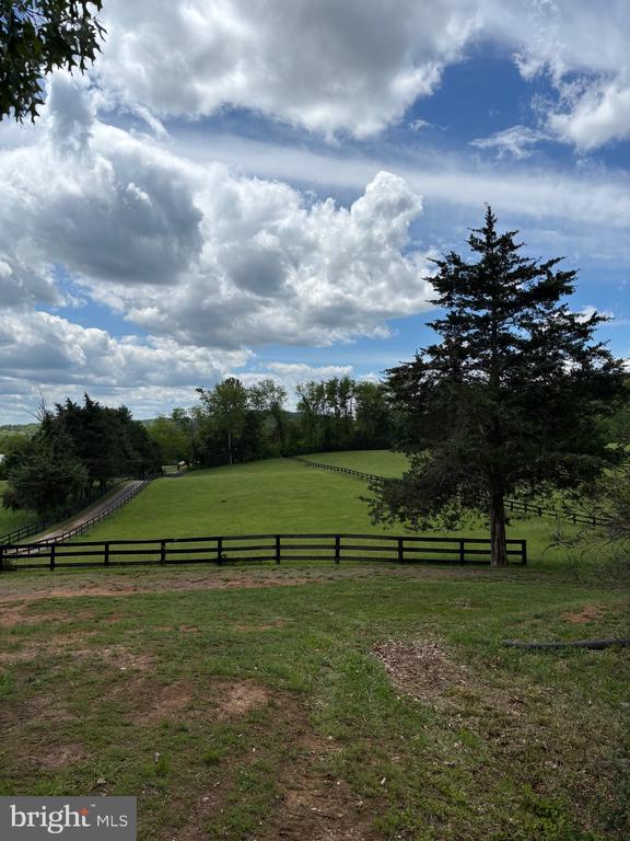 5084 FAIRVIEW LN, BROAD RUN, Virginia, 3 Bedrooms Bedrooms, ,3 BathroomsBathrooms,Residential,5084 FAIRVIEW LN,VAFQ2016538 MLS # VAFQ2016538
