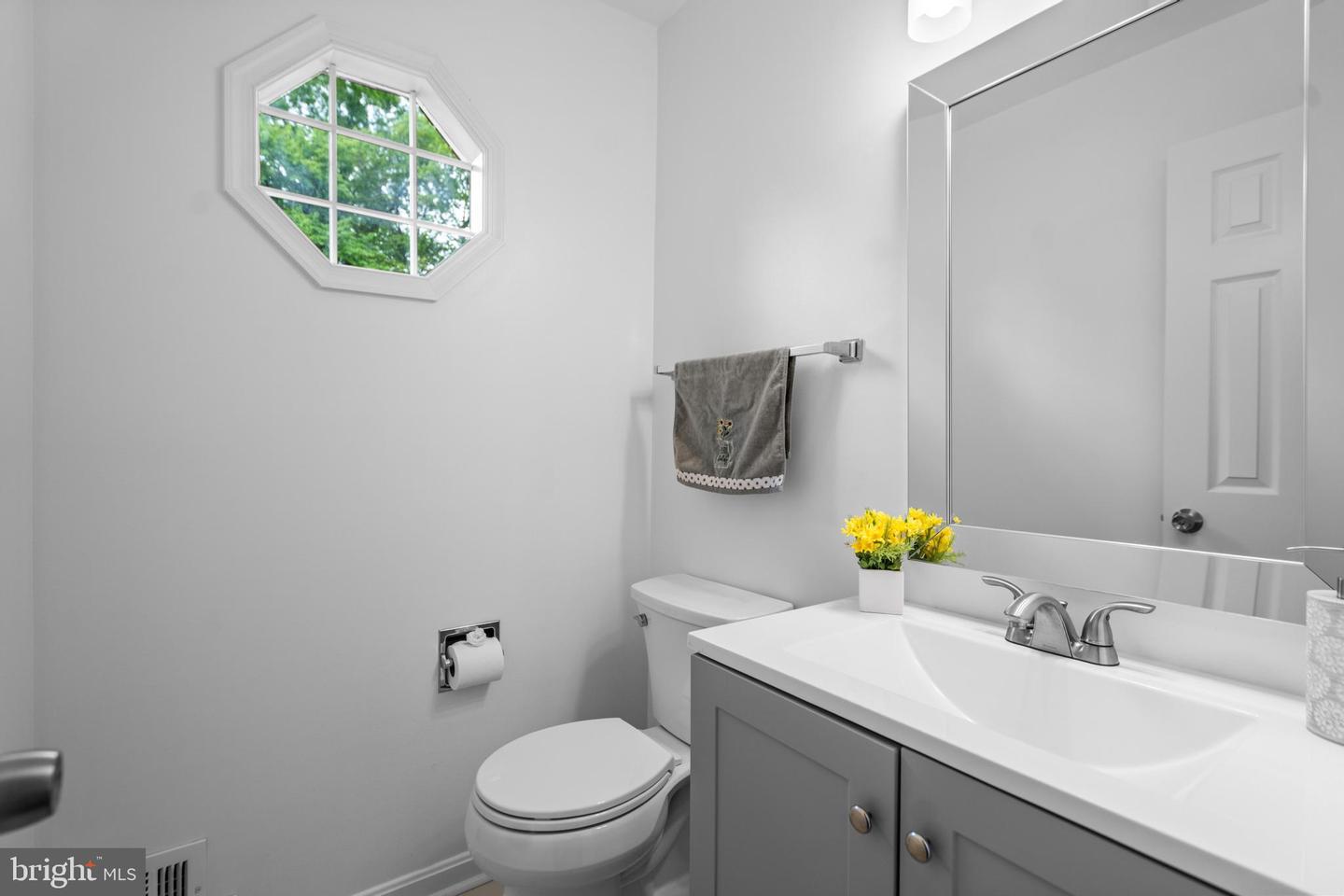 7931 BETHELEN WOODS LN, SPRINGFIELD, Virginia 22153, 3 Bedrooms Bedrooms, ,2 BathroomsBathrooms,Residential,For sale,7931 BETHELEN WOODS LN,VAFX2229674 MLS # VAFX2229674
