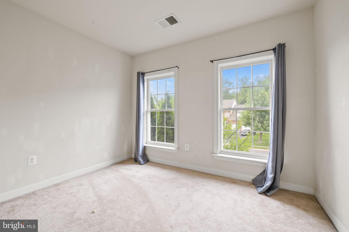 18547 KERILL RD, TRIANGLE, Virginia 22172, 4 Bedrooms Bedrooms, ,2 BathroomsBathrooms,Residential,For sale,18547 KERILL RD,VAPW2090326 MLS # VAPW2090326
