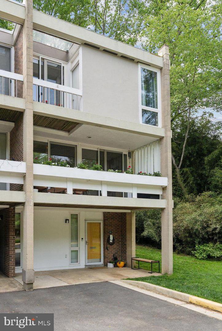 11599 MAPLE RIDGE RD, RESTON, Virginia 20190, 3 Bedrooms Bedrooms, ,2 BathroomsBathrooms,Residential,For sale,11599 MAPLE RIDGE RD,VAFX2229722 MLS # VAFX2229722