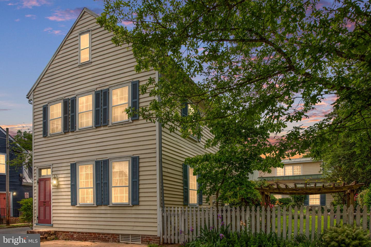 1300 CAROLINE ST, FREDERICKSBURG, Virginia 22401, 6 Bedrooms Bedrooms, ,2 BathroomsBathrooms,Residential,For sale,1300 CAROLINE ST,VAFB2007866 MLS # VAFB2007866