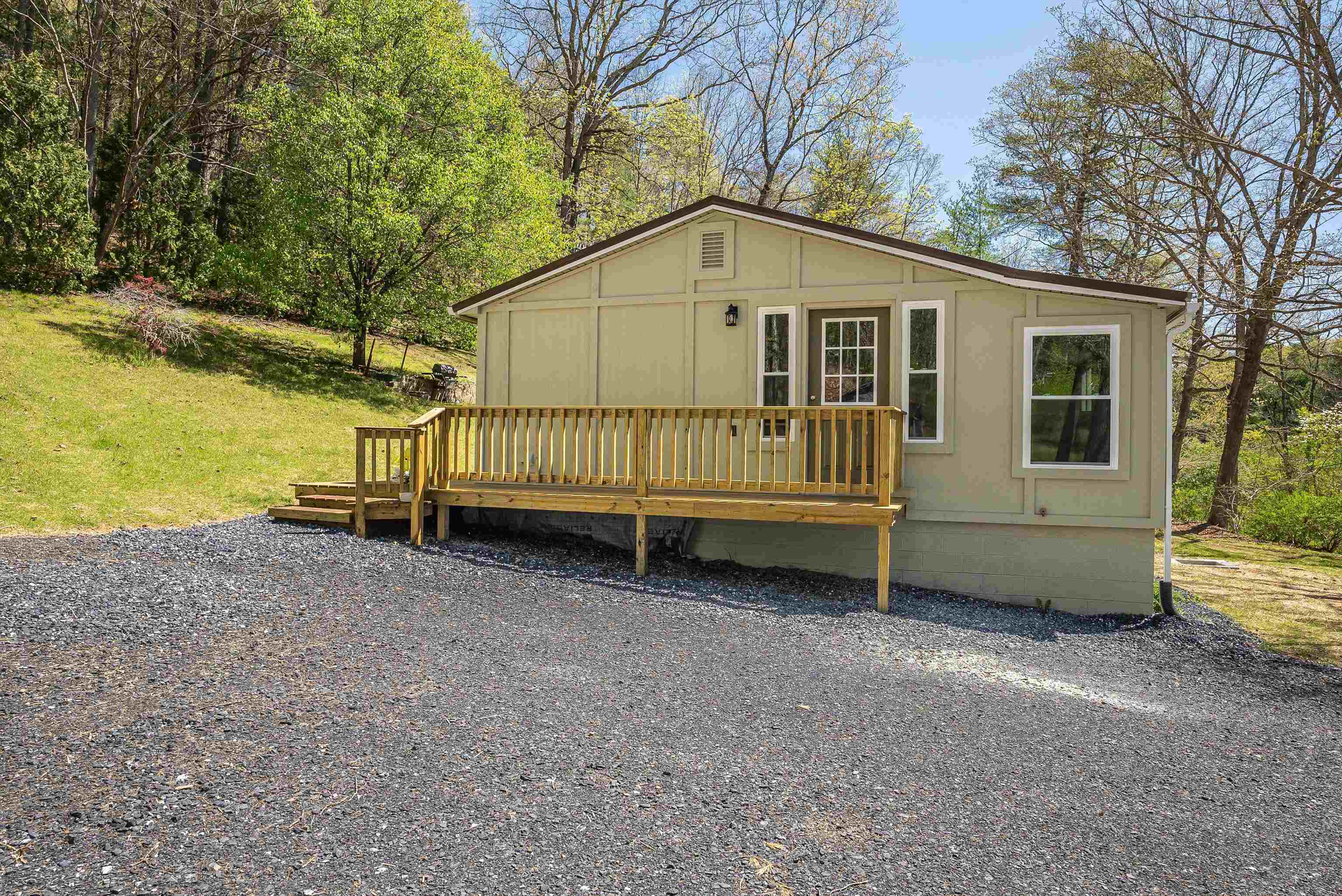 3381 HANKEY MOUNTAIN HWY, CHURCHVILLE, Virginia 24421, 2 Bedrooms Bedrooms, ,2 BathroomsBathrooms,Residential,3381 HANKEY MOUNTAIN HWY,663867 MLS # 663867