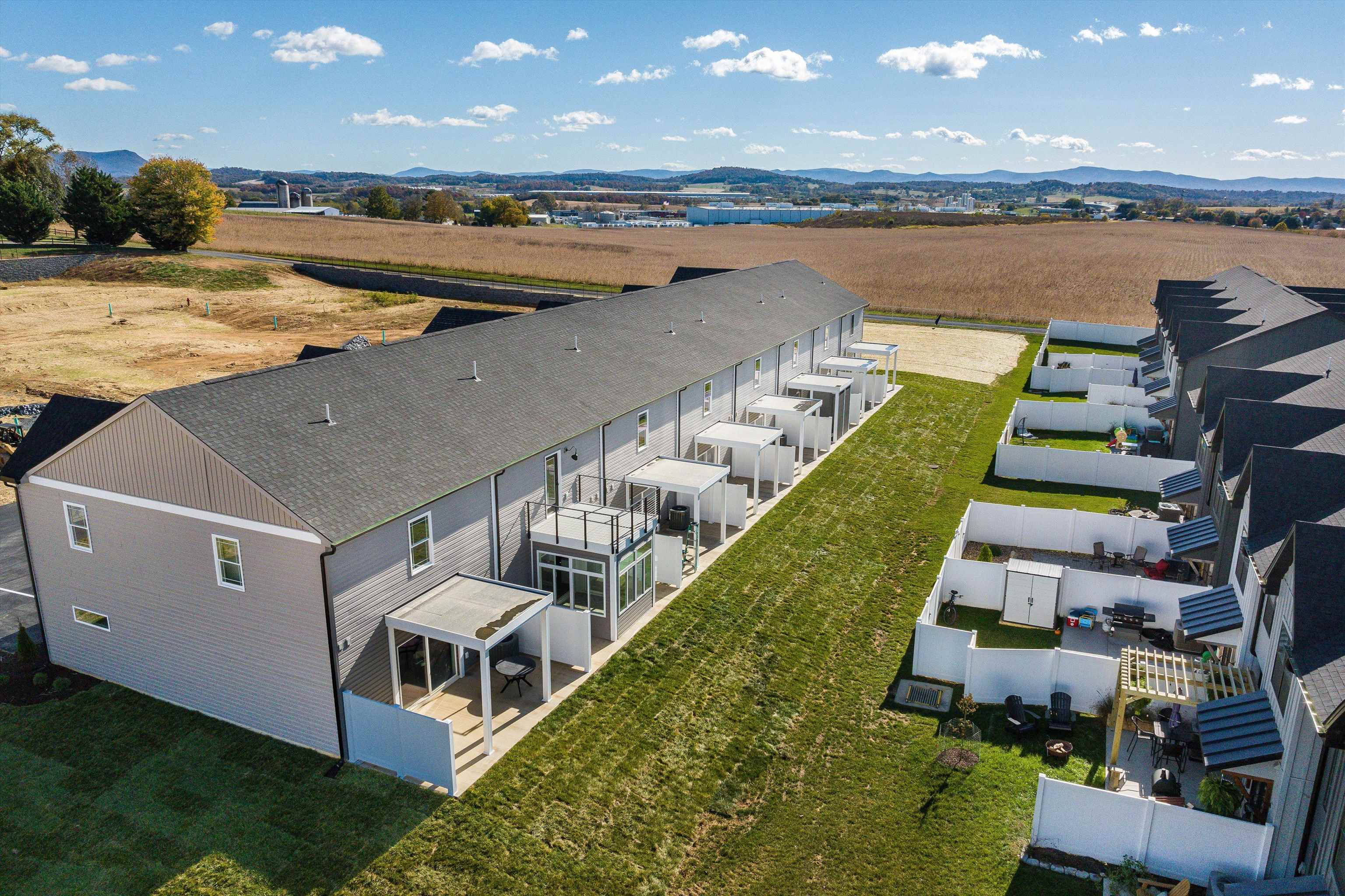 13 BARNYARD CIR, BRIDGEWATER, Virginia 22812, 3 Bedrooms Bedrooms, ,2 BathroomsBathrooms,Residential,13 BARNYARD CIR,664557 MLS # 664557