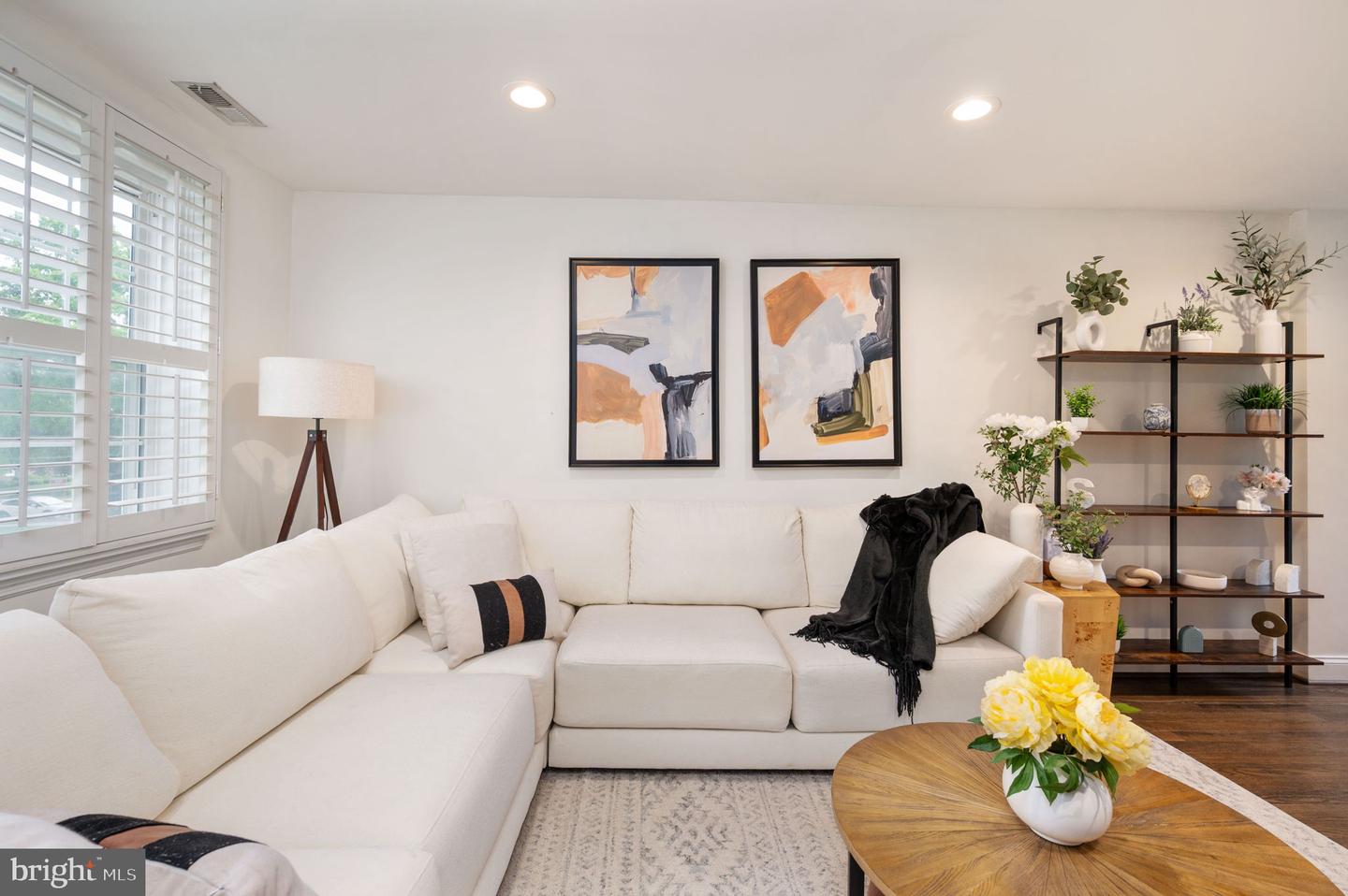3536 S STAFFORD ST #B1, ARLINGTON, Virginia 22206, 2 Bedrooms Bedrooms, 8 Rooms Rooms,2 BathroomsBathrooms,Residential,For sale,3536 S STAFFORD ST #B1,VAAR2055326 MLS # VAAR2055326