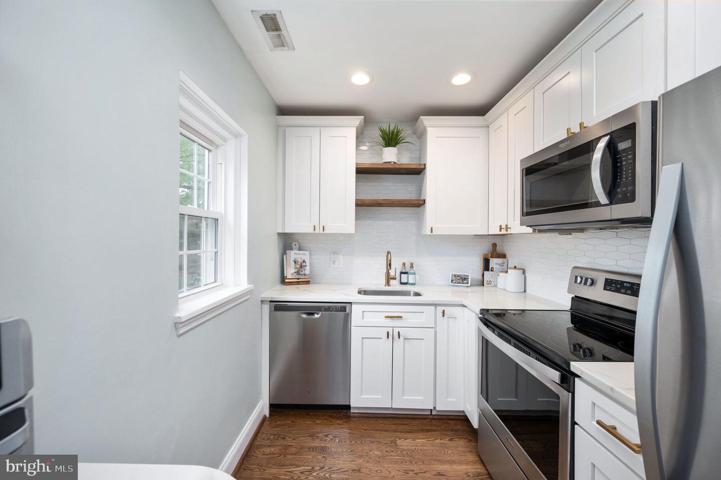 3536 S STAFFORD ST #B1, ARLINGTON, Virginia 22206, 2 Bedrooms Bedrooms, 8 Rooms Rooms,2 BathroomsBathrooms,Residential,For sale,3536 S STAFFORD ST #B1,VAAR2055326 MLS # VAAR2055326