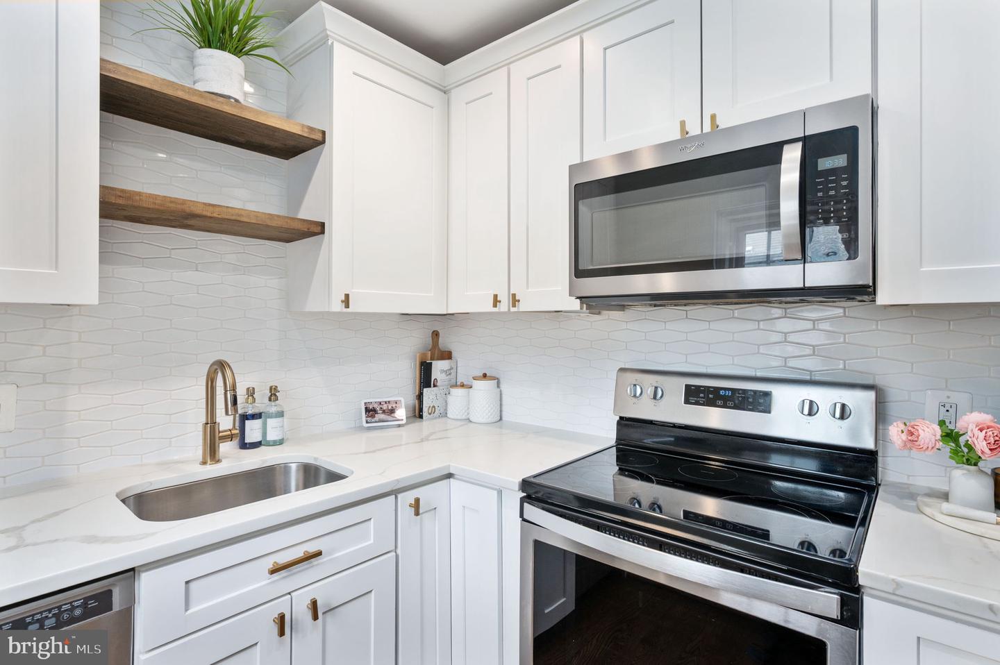 3536 S STAFFORD ST #B1, ARLINGTON, Virginia 22206, 2 Bedrooms Bedrooms, 8 Rooms Rooms,2 BathroomsBathrooms,Residential,For sale,3536 S STAFFORD ST #B1,VAAR2055326 MLS # VAAR2055326
