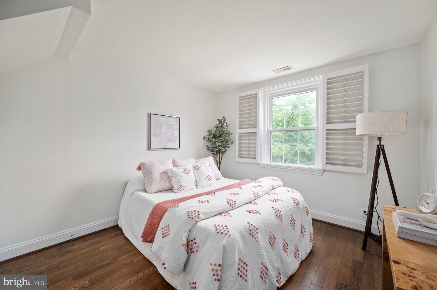 3536 S STAFFORD ST #B1, ARLINGTON, Virginia 22206, 2 Bedrooms Bedrooms, 8 Rooms Rooms,2 BathroomsBathrooms,Residential,For sale,3536 S STAFFORD ST #B1,VAAR2055326 MLS # VAAR2055326