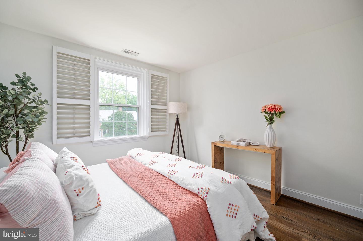 3536 S STAFFORD ST #B1, ARLINGTON, Virginia 22206, 2 Bedrooms Bedrooms, 8 Rooms Rooms,2 BathroomsBathrooms,Residential,For sale,3536 S STAFFORD ST #B1,VAAR2055326 MLS # VAAR2055326