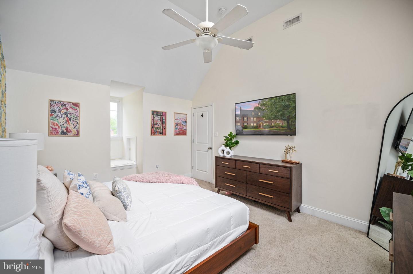 3536 S STAFFORD ST #B1, ARLINGTON, Virginia 22206, 2 Bedrooms Bedrooms, 8 Rooms Rooms,2 BathroomsBathrooms,Residential,For sale,3536 S STAFFORD ST #B1,VAAR2055326 MLS # VAAR2055326