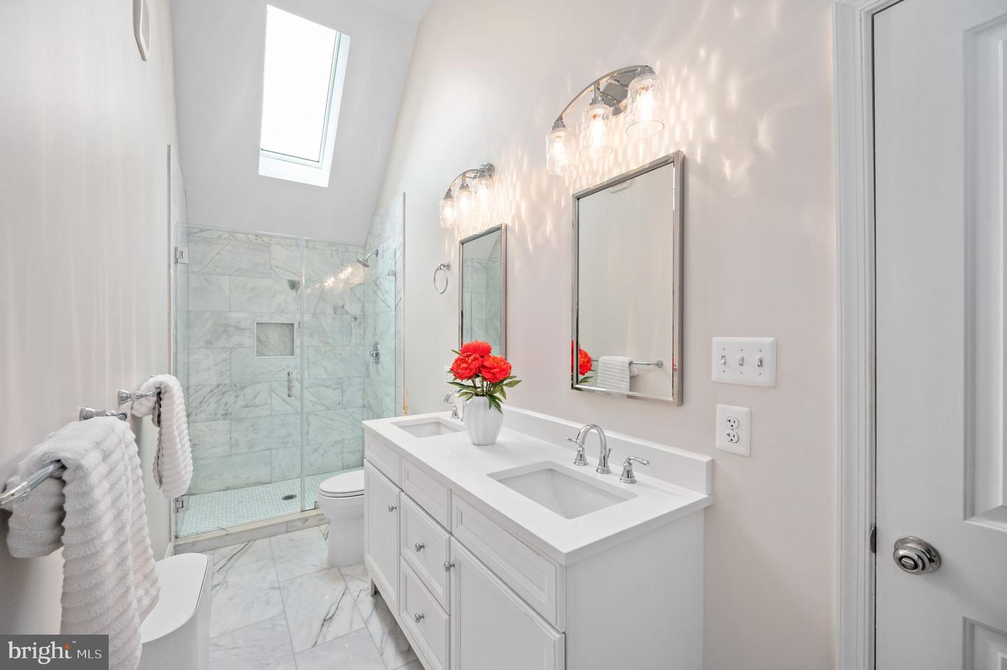 3536 S STAFFORD ST #B1, ARLINGTON, Virginia 22206, 2 Bedrooms Bedrooms, 8 Rooms Rooms,2 BathroomsBathrooms,Residential,For sale,3536 S STAFFORD ST #B1,VAAR2055326 MLS # VAAR2055326