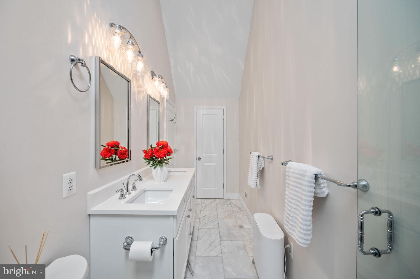 3536 S STAFFORD ST #B1, ARLINGTON, Virginia 22206, 2 Bedrooms Bedrooms, 8 Rooms Rooms,2 BathroomsBathrooms,Residential,For sale,3536 S STAFFORD ST #B1,VAAR2055326 MLS # VAAR2055326