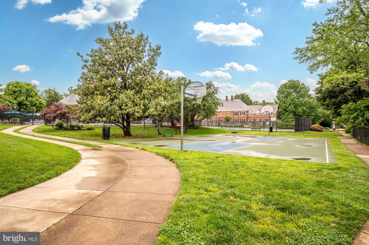 3536 S STAFFORD ST #B1, ARLINGTON, Virginia 22206, 2 Bedrooms Bedrooms, 8 Rooms Rooms,2 BathroomsBathrooms,Residential,For sale,3536 S STAFFORD ST #B1,VAAR2055326 MLS # VAAR2055326