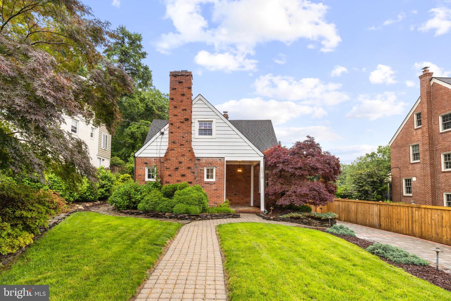 2819 S JOYCE ST, ARLINGTON, Virginia 22202, 4 Bedrooms Bedrooms, ,4 BathroomsBathrooms,Residential,For sale,2819 S JOYCE ST,VAAR2055498 MLS # VAAR2055498