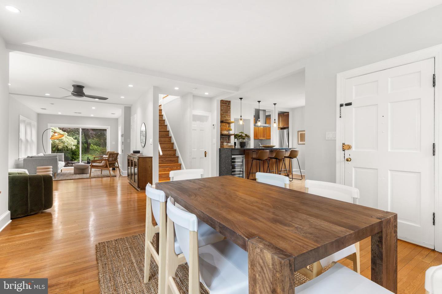 2819 S JOYCE ST, ARLINGTON, Virginia 22202, 4 Bedrooms Bedrooms, ,4 BathroomsBathrooms,Residential,For sale,2819 S JOYCE ST,VAAR2055498 MLS # VAAR2055498